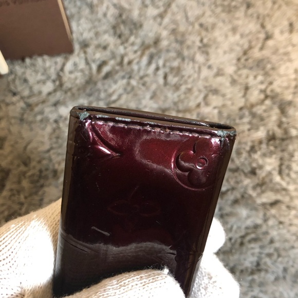 Louis Vuitton Vernis Monogram 4 Key Holder Burgundy, like new. - Picture 10 of 12